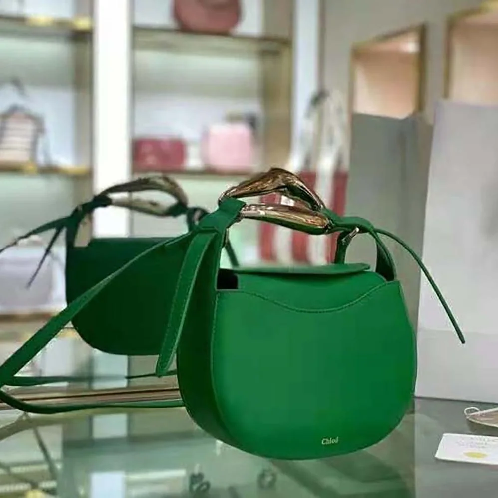 Chloe Kiss Small Purse in Small Grain Calfskin for Women in Green
