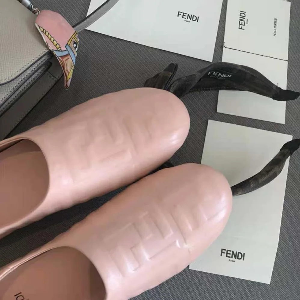 Fendi Signature Pink Nappa Leather Slippers for Unisex Fendi Signature Pink Nappa Leather Slippers for Unisex