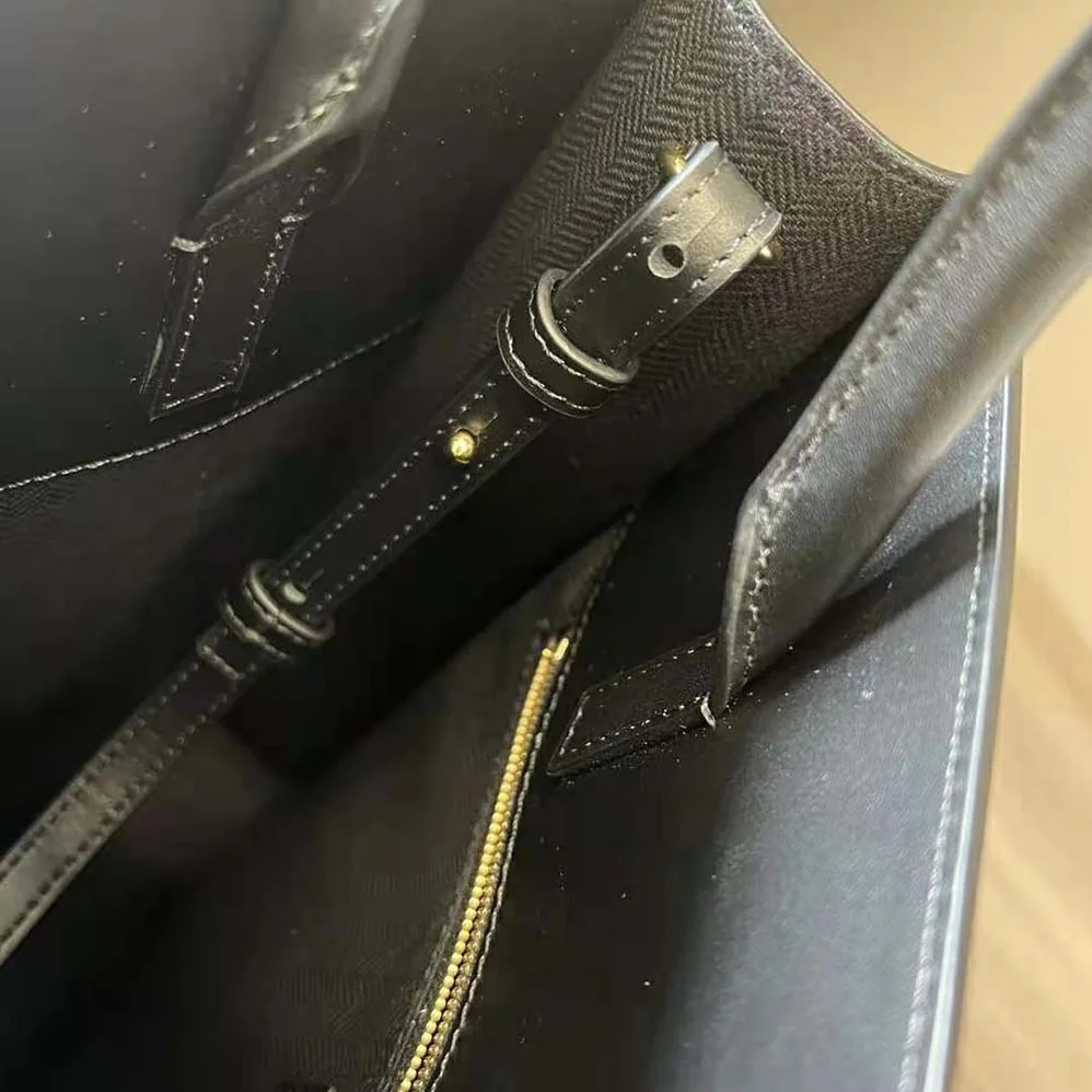 Loewe LOEWE Standard A4 Tote in Sleek Calfskin for Women in Black Loewe LOEWE Standard A4 Tote in Sleek Calfskin for Women in Black
