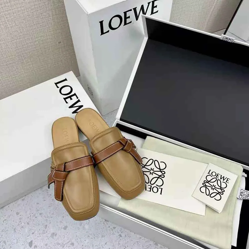 Loewe Gate Flat Mule in Calfskin for Women in Brown Loewe Gate Flat Mule in Calfskin for Women in Brown