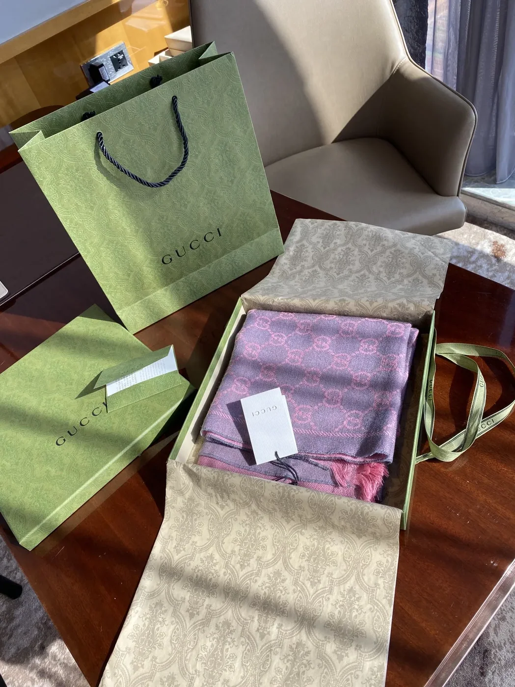 Gucci GG Lamé Lacquard Stole Scarf Pink /