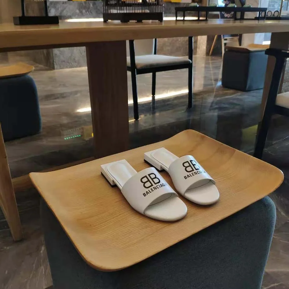 Balenciaga Box Sandal in White and Black Soft Nappa Sheepskin for Women Balenciaga Box Sandal in White and Black Soft Nappa Sheepskin for Women