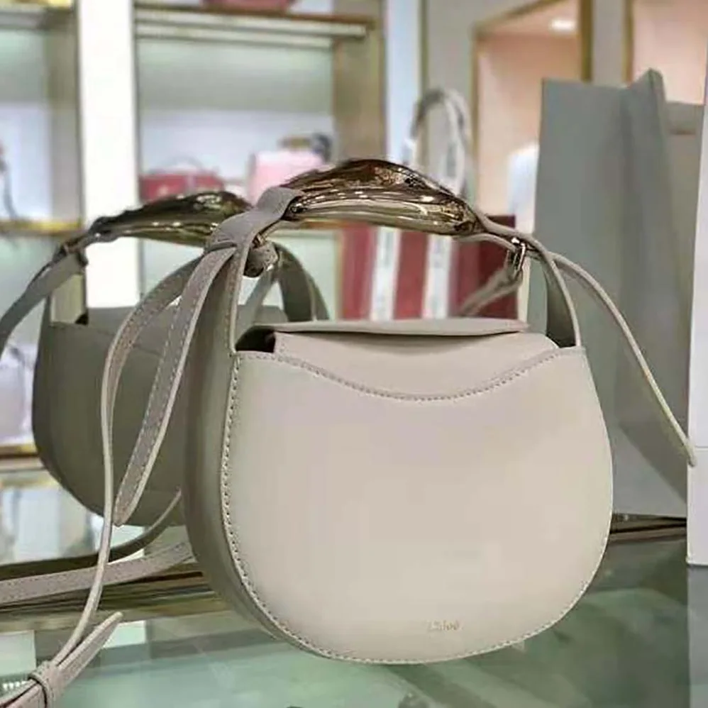 Chloe Kiss Small Purse in Small Grain Calfskin for Women in White