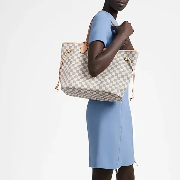 Louis Vuitton Neverfull MM Tote Bag / Beige Damier Azur Canvas Gold Hardware Louis Vuitton Neverfull MM Tote Bag / Beige Damier Azur Canvas Gold Hardware