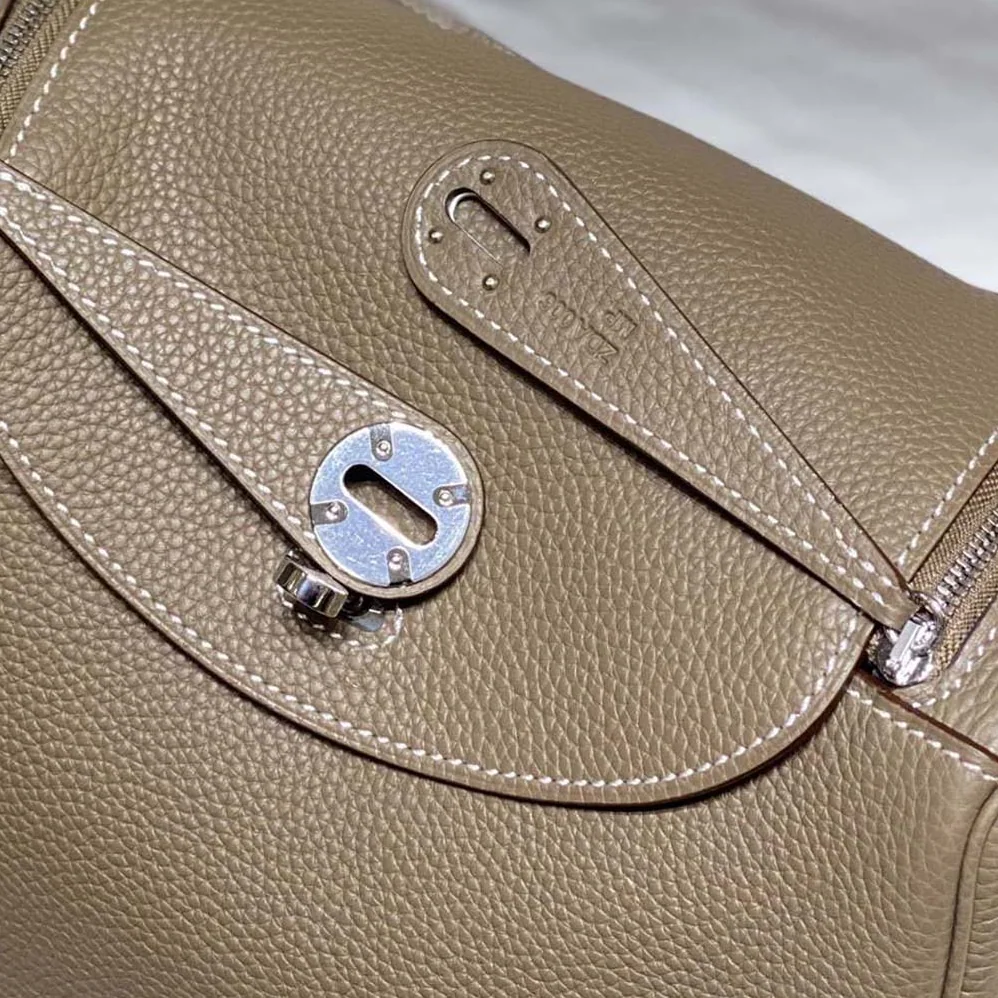 Hermes Lindy 26 in Clemence Leather for Women in Gray/Silver Hermes Lindy 26 in Clemence Leather for Women in Gray/Silver