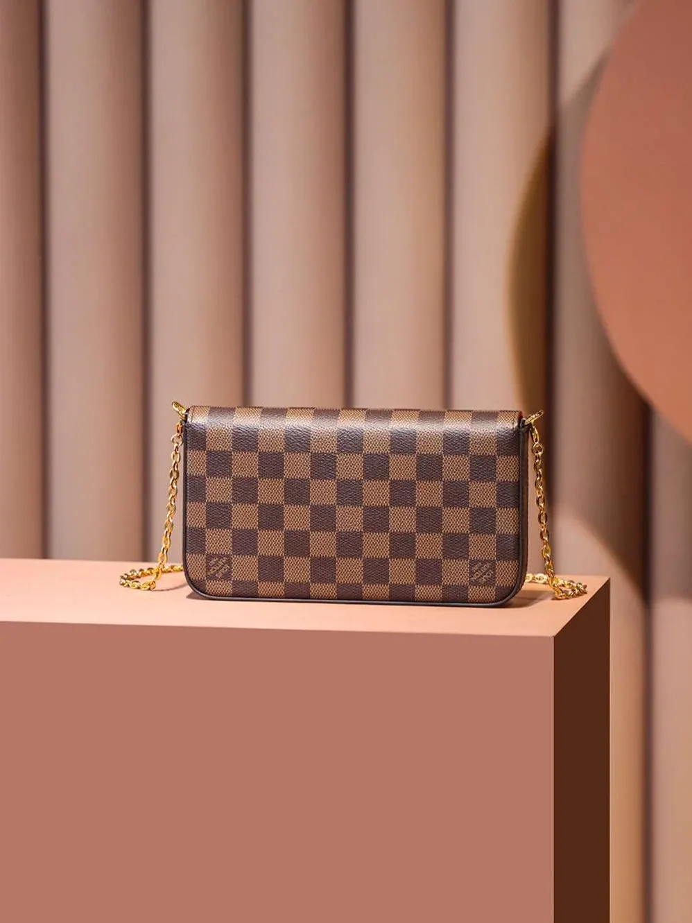 Louis Vuitton Pochette Felicie Shoulder Bag in Brown Gold Hardware Louis Vuitton Pochette Felicie Shoulder Bag in Brown Gold Hardware