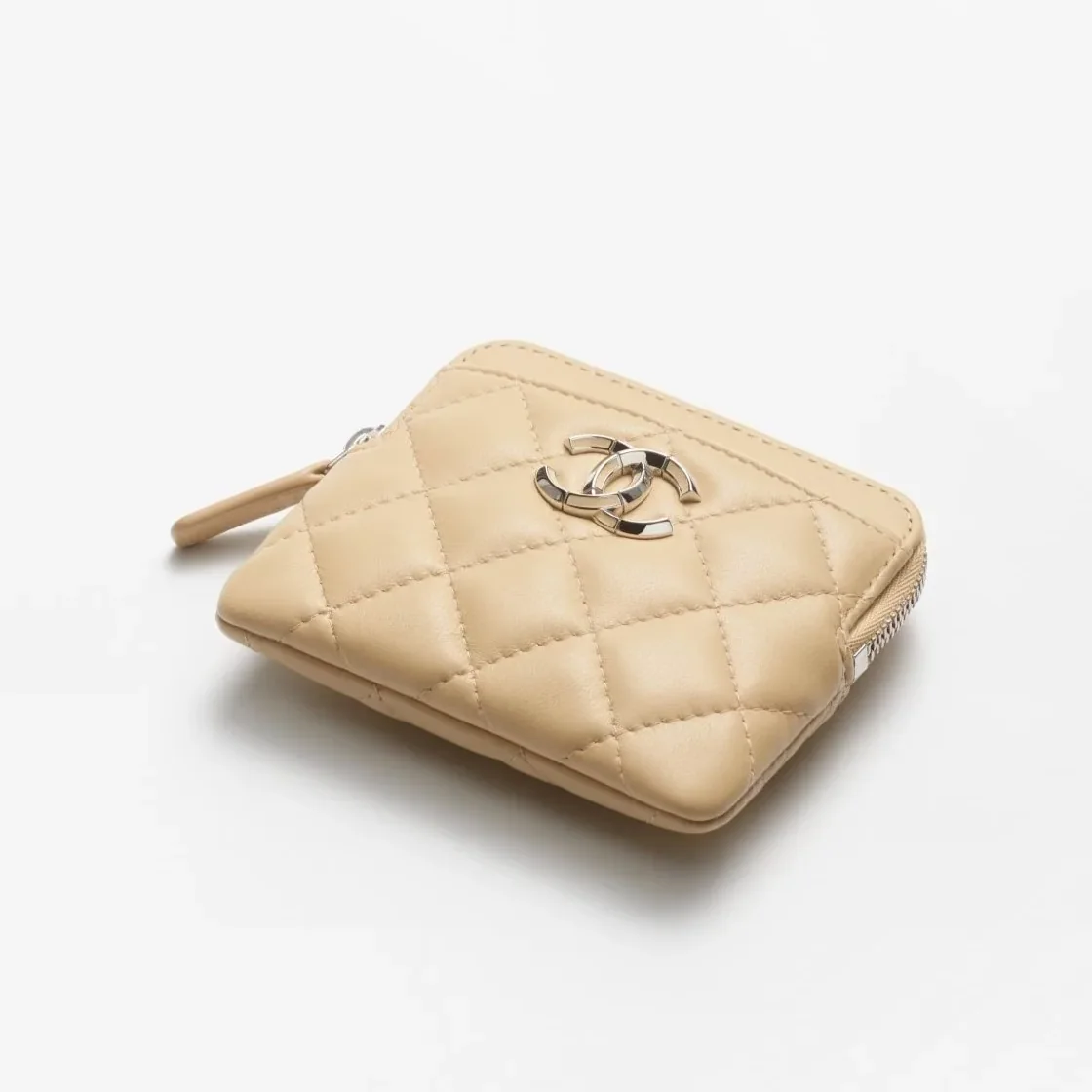 Chanel Zipped Coin Purse Beige / Chanel Zipped Coin Purse Beige /
