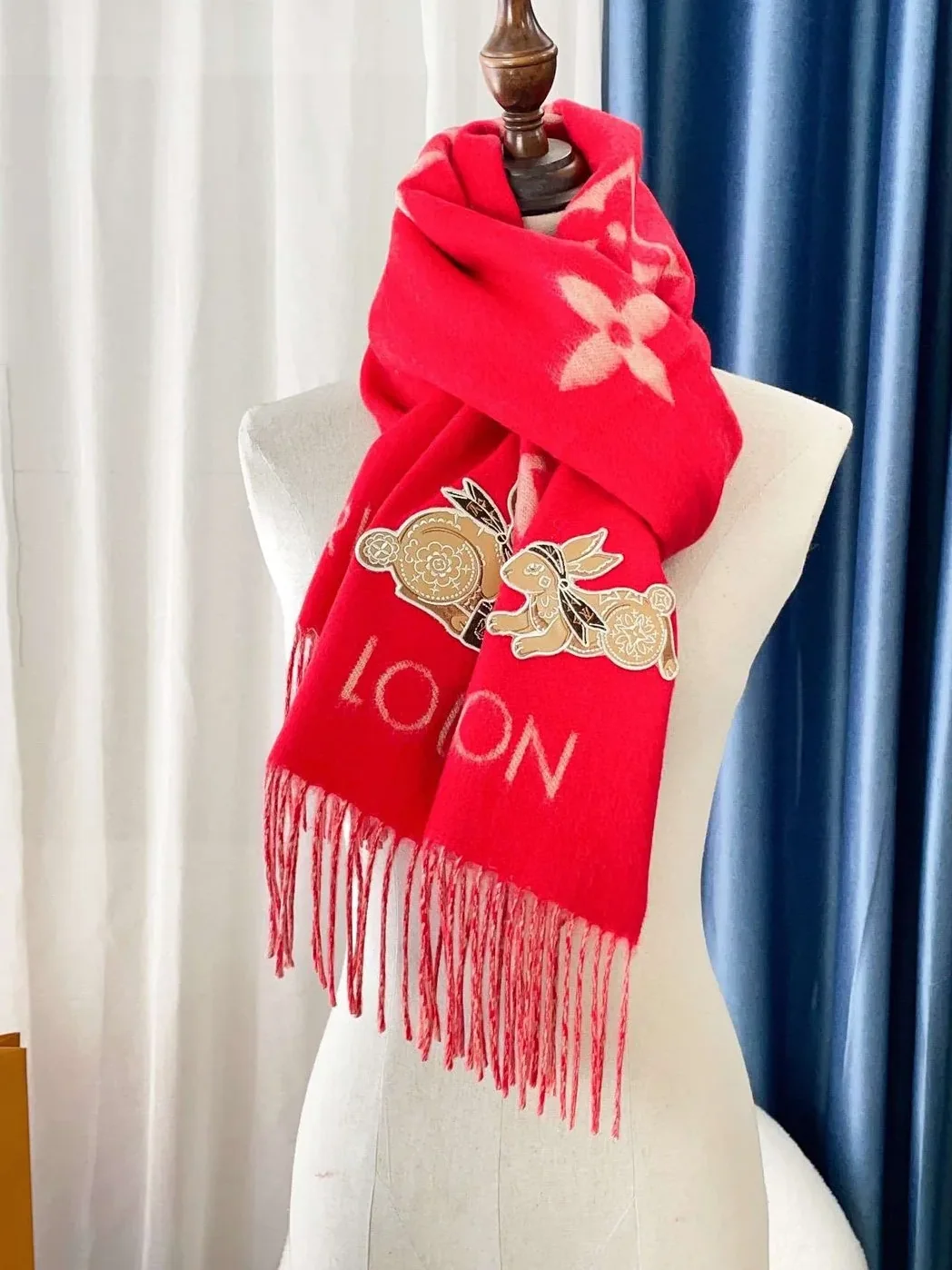 Louis Vuitton Precious Rabbit LV Scarf Red Louis Vuitton Precious Rabbit LV Scarf Red