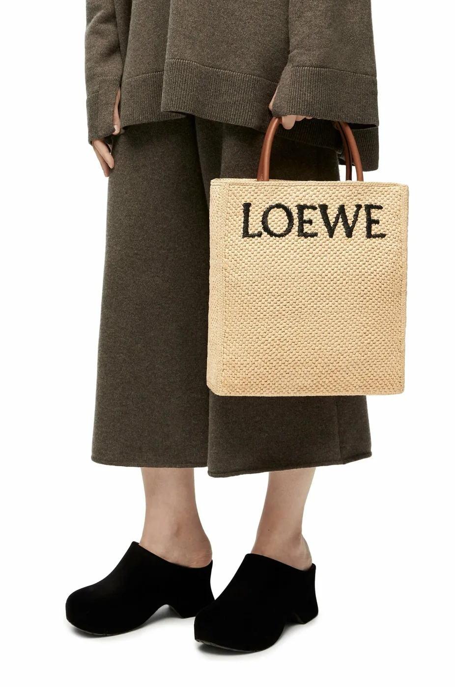 Loewe Standard A4 Tote Bag Beige 14.2 Inches/ A563R18X02 Loewe Standard A4 Tote Bag Beige 14.2 Inches/ A563R18X02