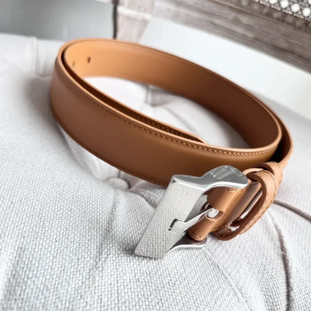 Bottega Veneta Smooth Calfskin Leather Belt for Unisex in Wood Bottega Veneta Smooth Calfskin Leather Belt for Unisex in Wood