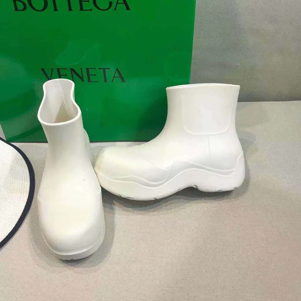 Bottega Veneta Puddle Ankle Boot for Unisex in White