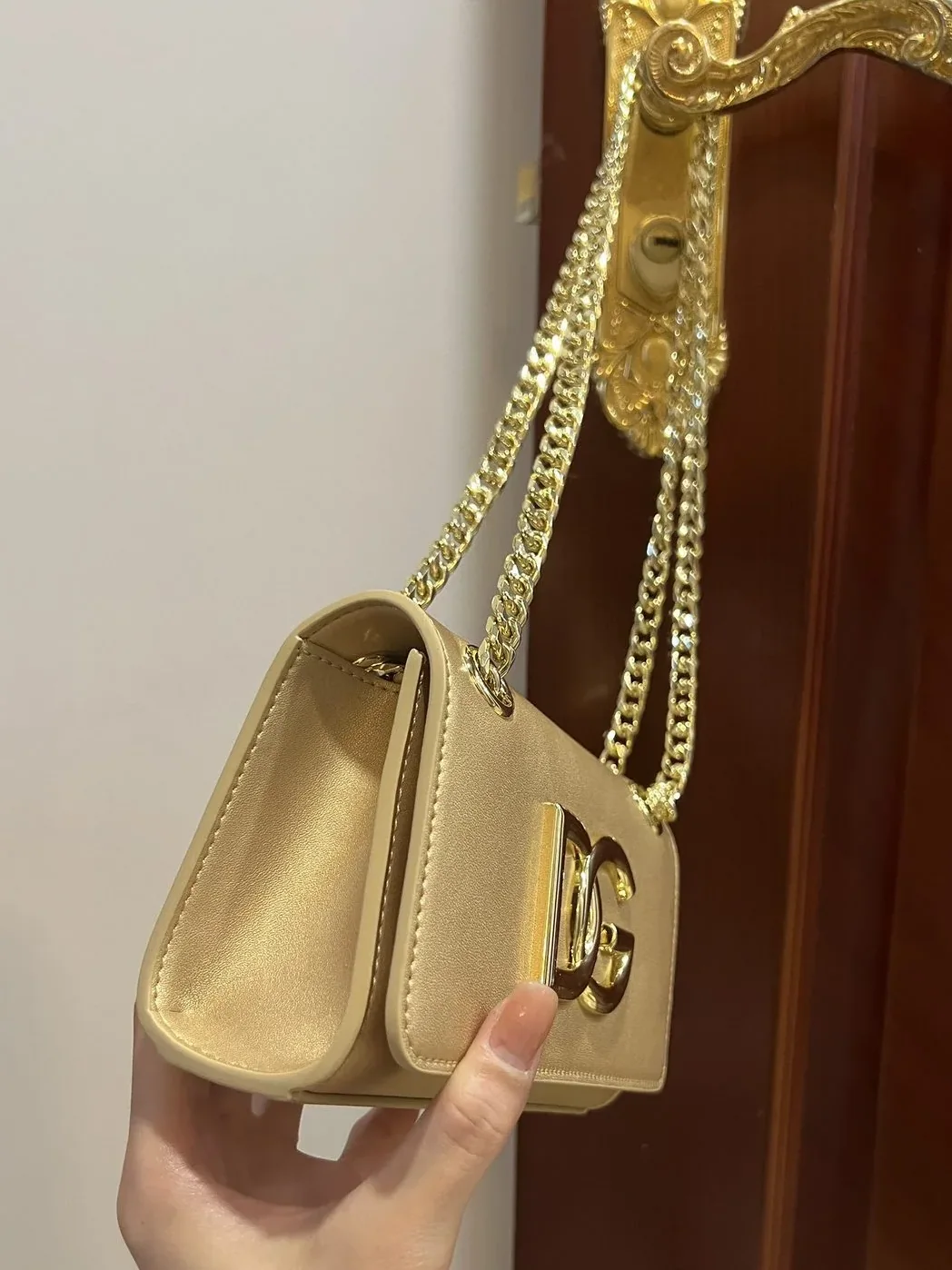 Dolce & Gabbana Polished 3.5 Phone Bag Gold / DG