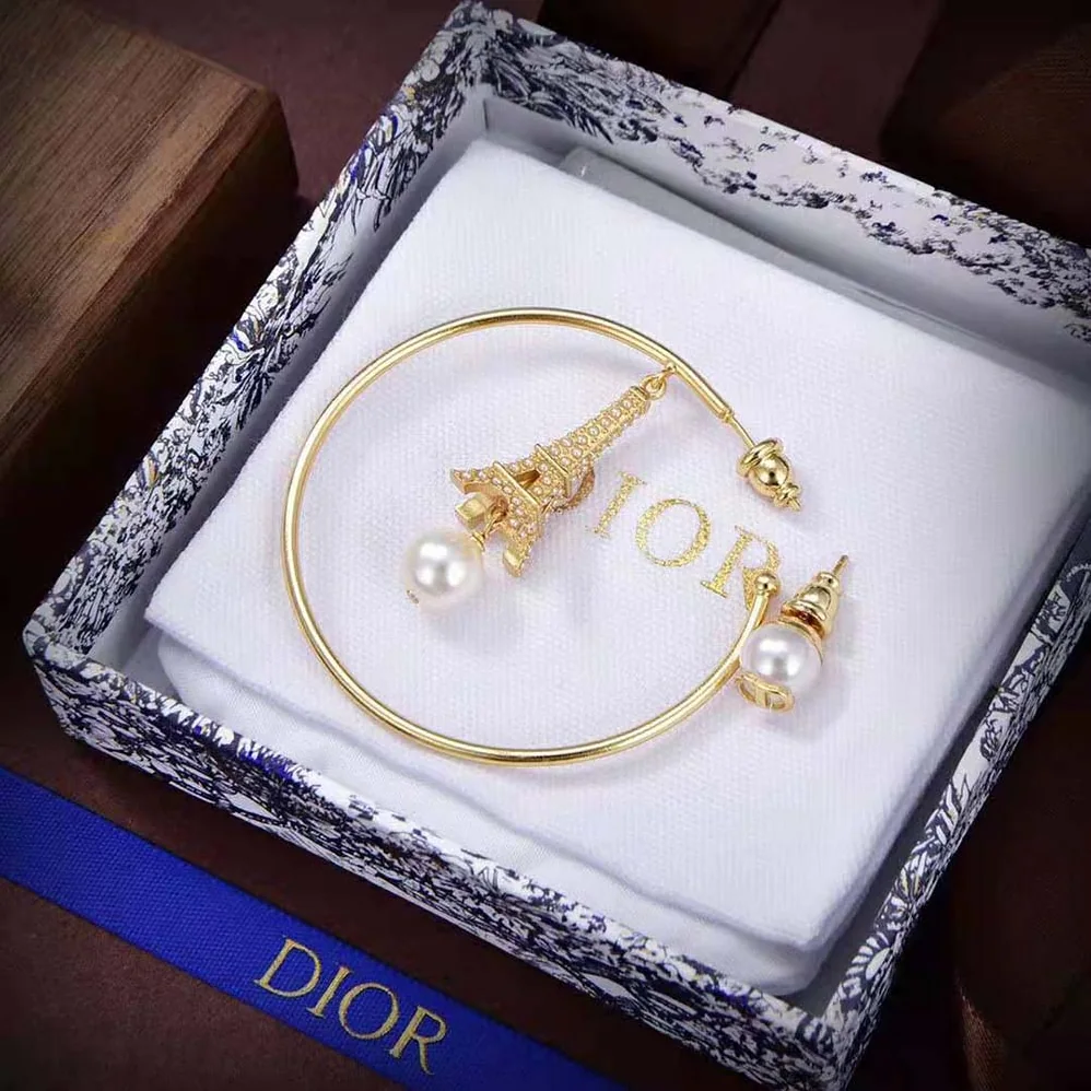 Dior Plan De Paris Earrings Gold-Finish Metal and White Resin Pearls for Women Dior Plan De Paris Earrings Gold-Finish Metal and White Resin Pearls for Women