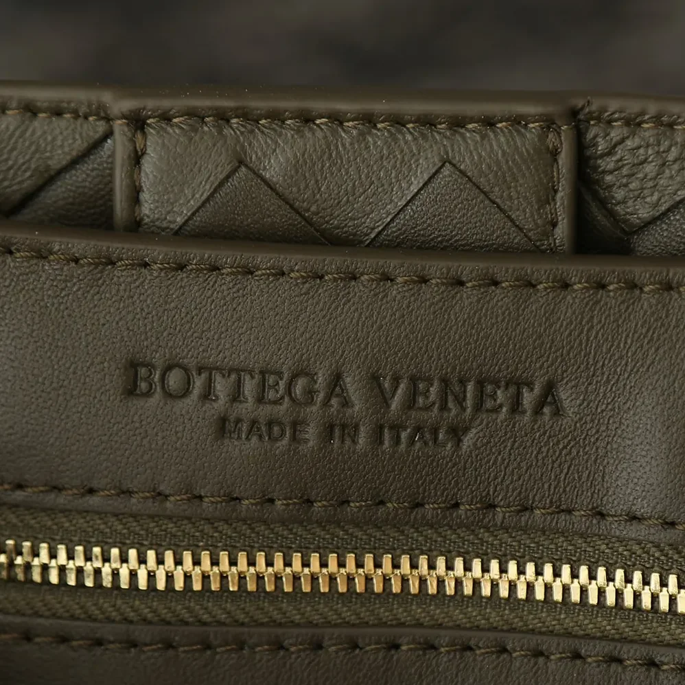 Bottega Veneta Medium Andiamo in Supple Intrecciato Leather for Women in Dark Green Bottega Veneta Medium Andiamo in Supple Intrecciato Leather for Women in Dark Green