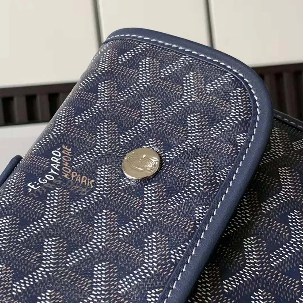 Goyard Saint Léger Backpack in Goyardine Canvas & Chevroches Calfskin for Women in Navy Goyard Saint Léger Backpack in Goyardine Canvas & Chevroches Calfskin for Women in Navy