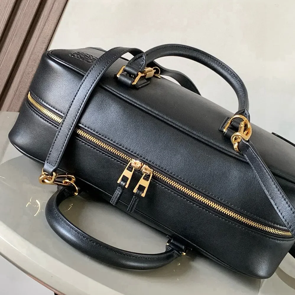 Loewe Amazona 28 Bag in Nappa Calfskin for Unisex in Black Loewe Amazona 28 Bag in Nappa Calfskin for Unisex in Black