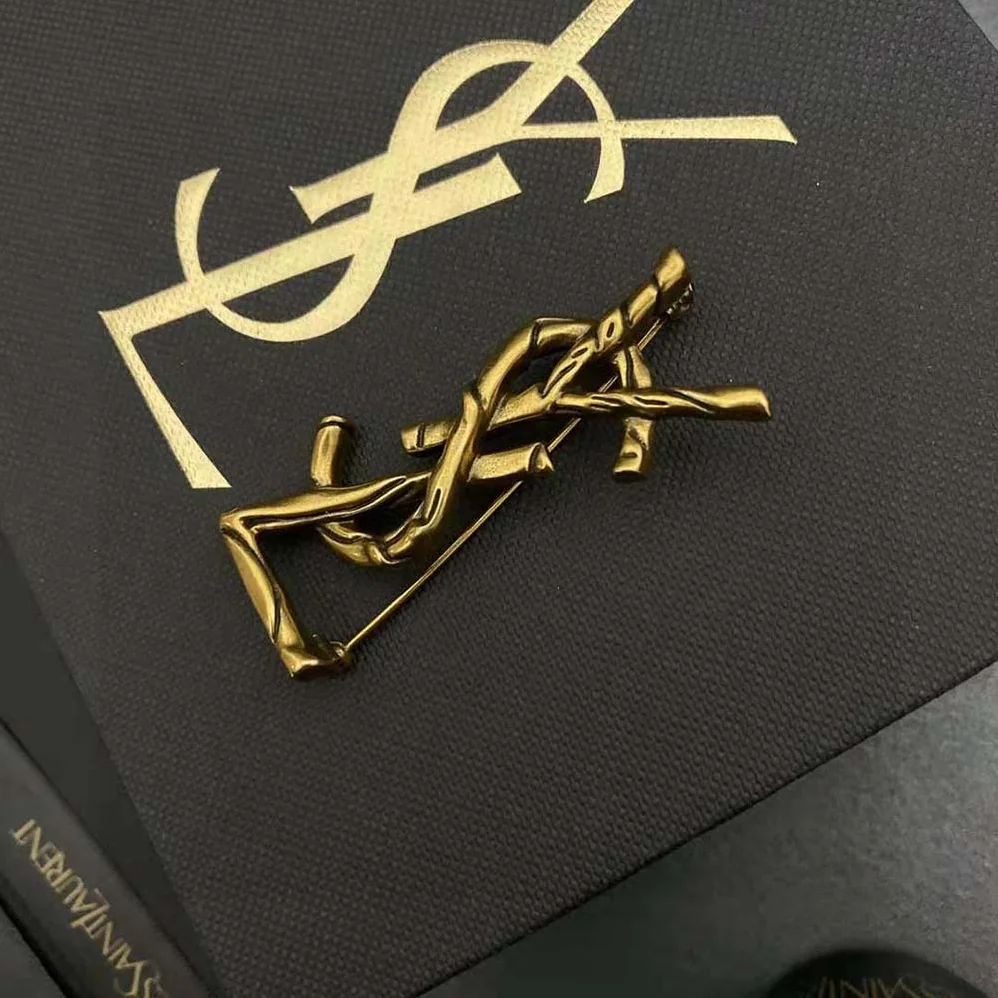Saint Laurent YSL Opyum YSL Crocodile Brooch in Gold Brass for Women Saint Laurent YSL Opyum YSL Crocodile Brooch in Gold Brass for Women