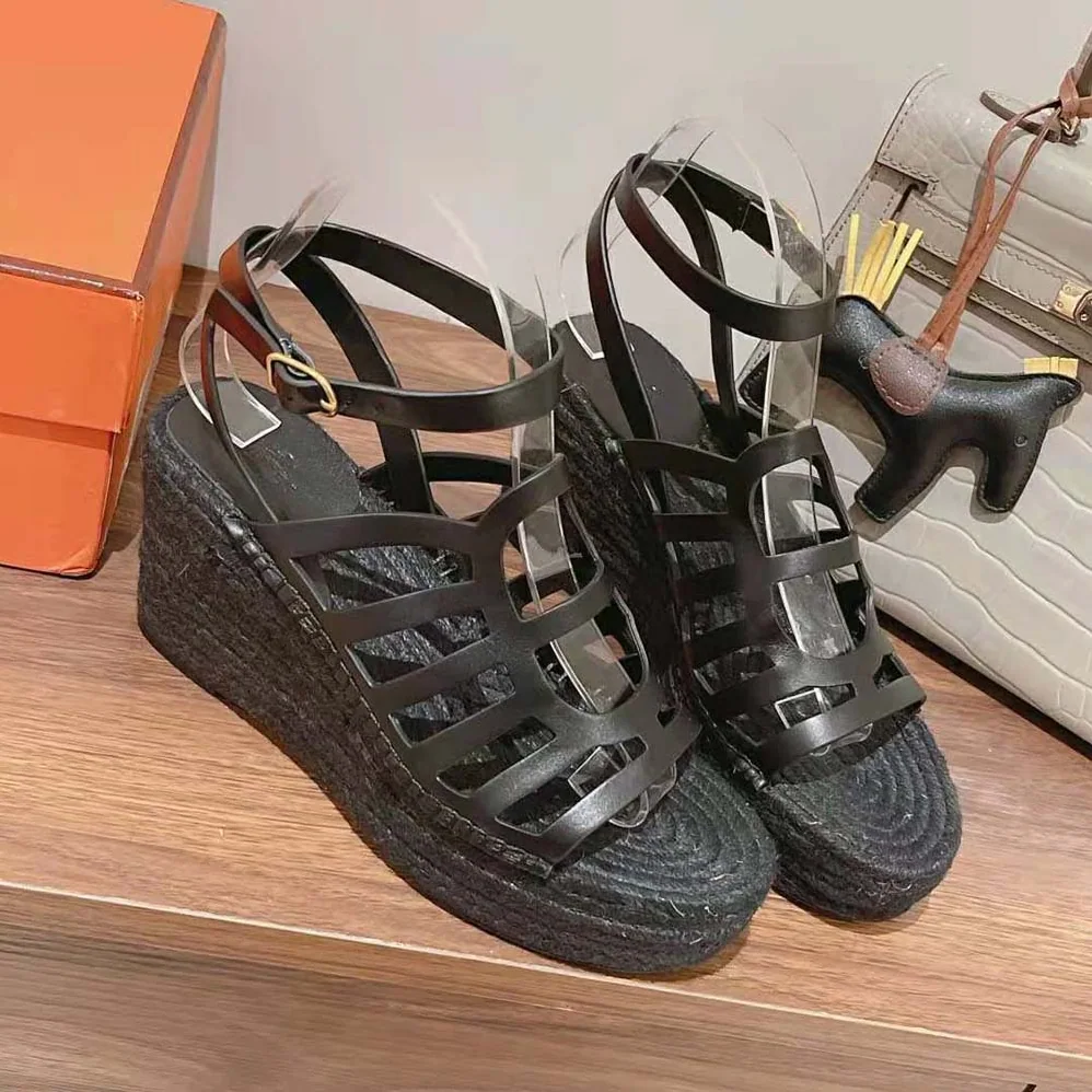 Hermes Catalya Espadrille in Calfskin with “Chaine D'Ancre” Motif for Women in Black Hermes Catalya Espadrille in Calfskin with “Chaine D'Ancre” Motif for Women in Black