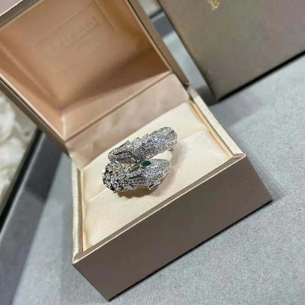 Bvlgari Serpenti 18 kt White Gold Ring Set for Women in Green Bvlgari Serpenti 18 kt White Gold Ring Set for Women in Green