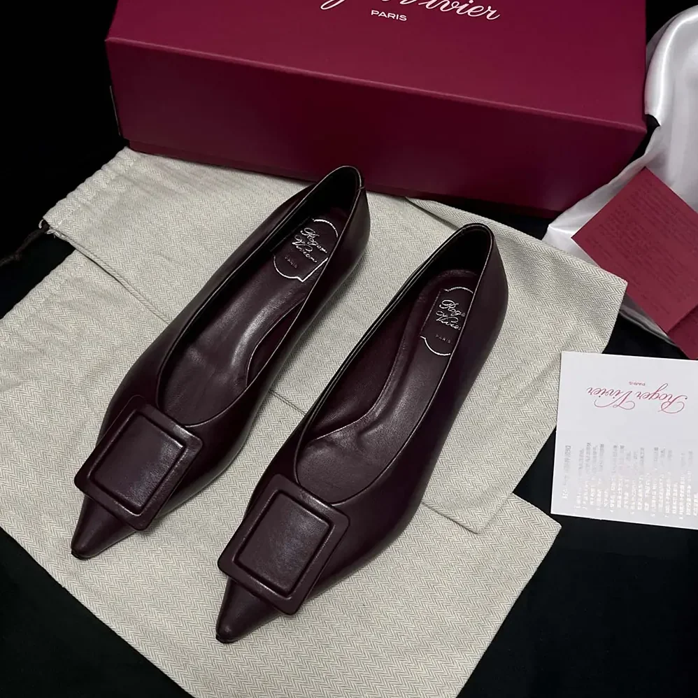 Roger Vivier Viv In The City Ballerinas In Leather Burgundy for Women Roger Vivier Viv In The City Ballerinas In Leather Burgundy for Women