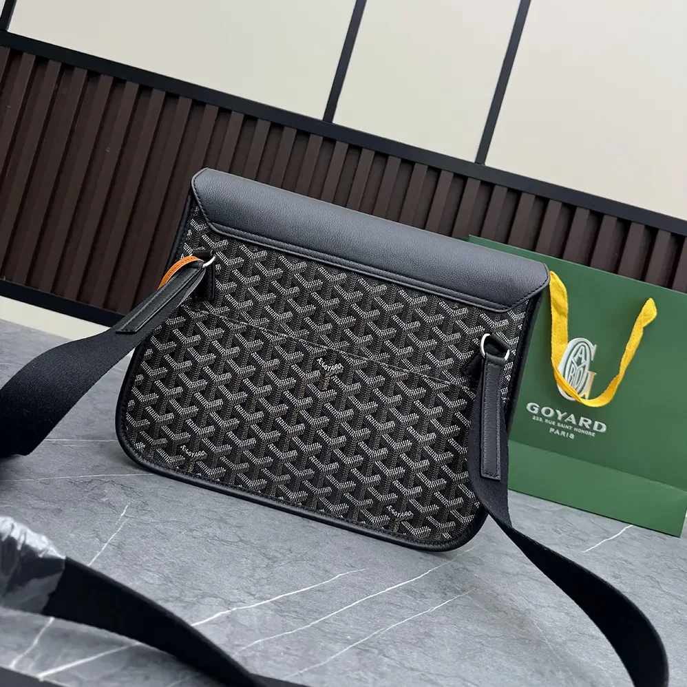 Goyard Coursier Messenger Bag for Unisex in Black
