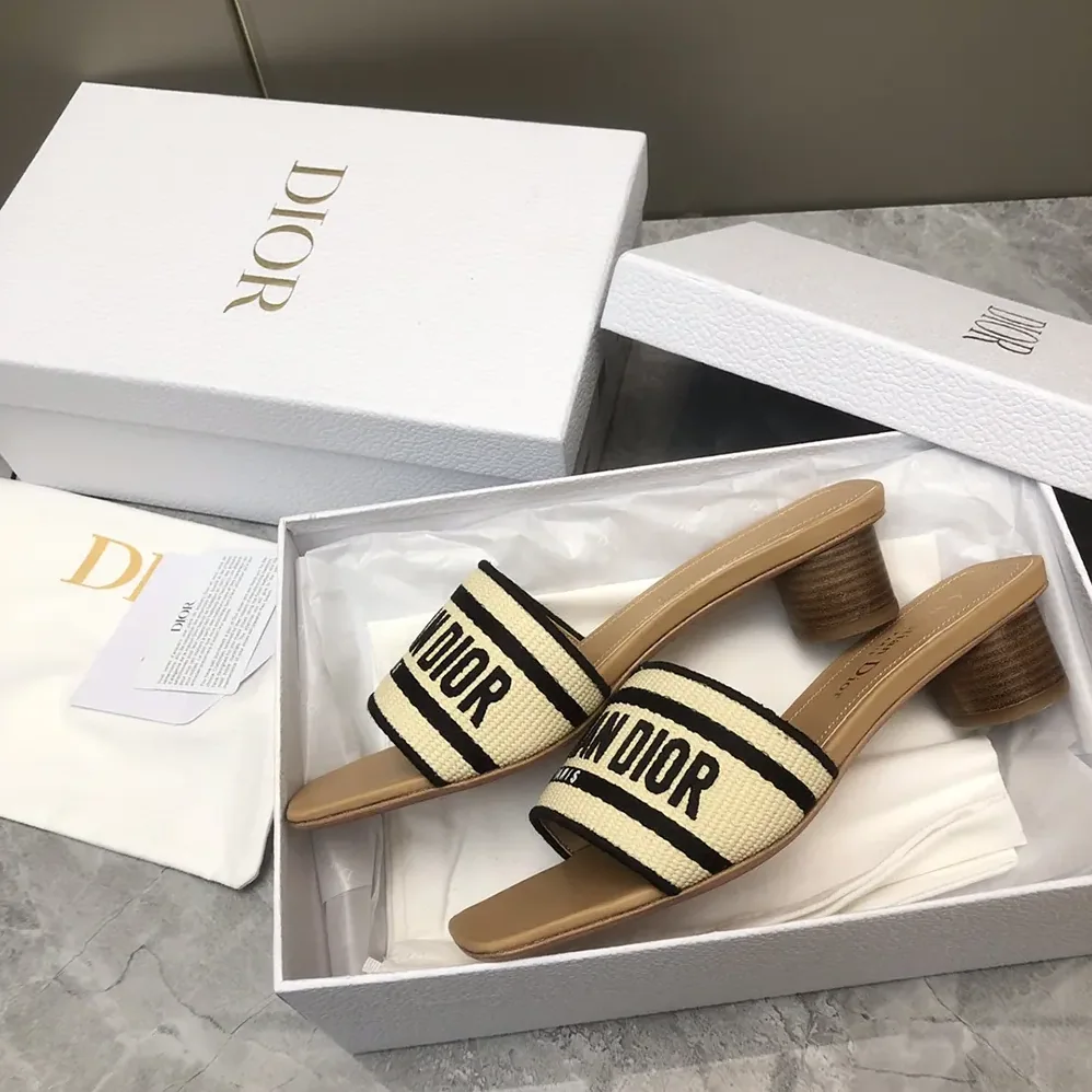 Dior Dway Heeled Slide Natural Raffia and Black Embroidered Cotton for Women Dior Dway Heeled Slide Natural Raffia and Black Embroidered Cotton for Women