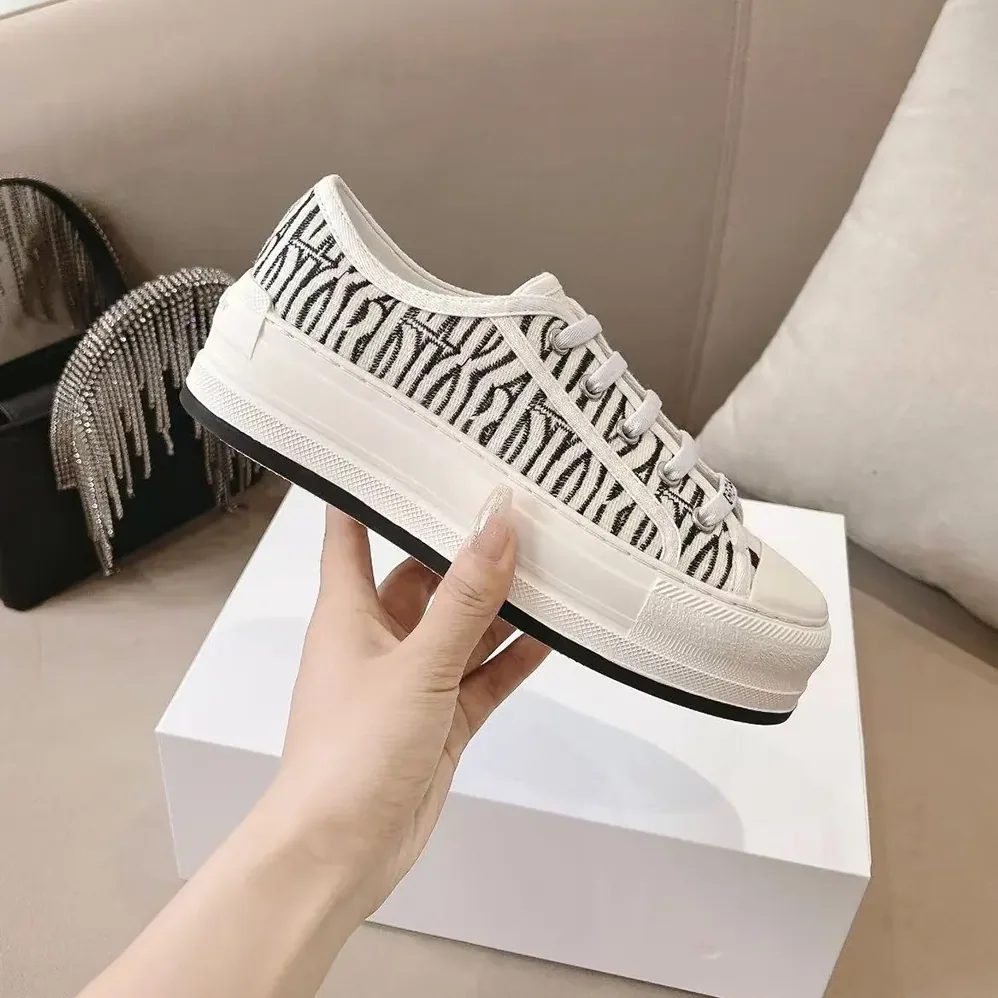 Dior Walk'n'Dior Platform Sneaker Embroidered Cotton for Women in White/Black Dior Walk'n'Dior Platform Sneaker Embroidered Cotton for Women in White/Black