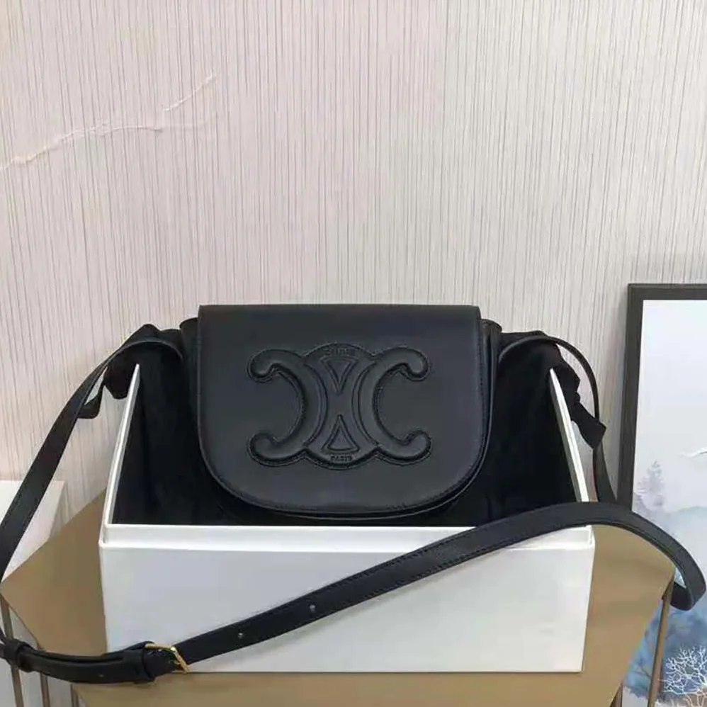 Celine Folco Cuir Triomphe in Smooth Calfskin for Women in Black Celine Folco Cuir Triomphe in Smooth Calfskin for Women in Black