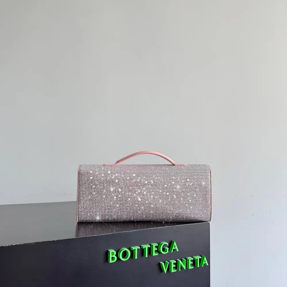 Bottega Veneta Andiamo Clutch for Women in Rose