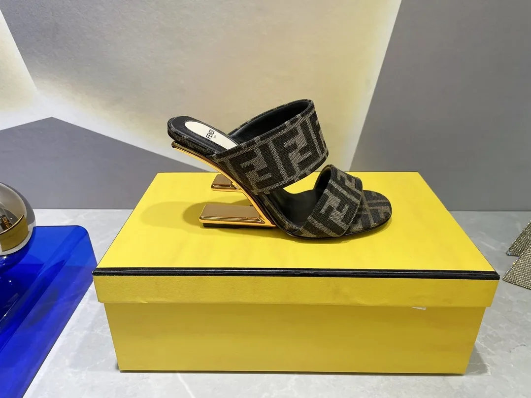 Fendi First Brown High in Heeled Sandals Fendi First Brown High in Heeled Sandals