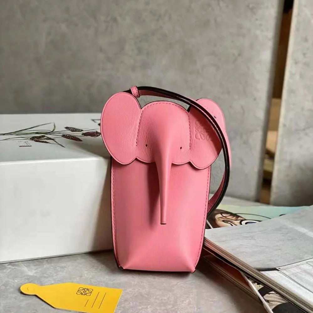 Loewe Elephant Pocket in Classic Calfskin for Women in Pink Loewe Elephant Pocket in Classic Calfskin for Women in Pink
