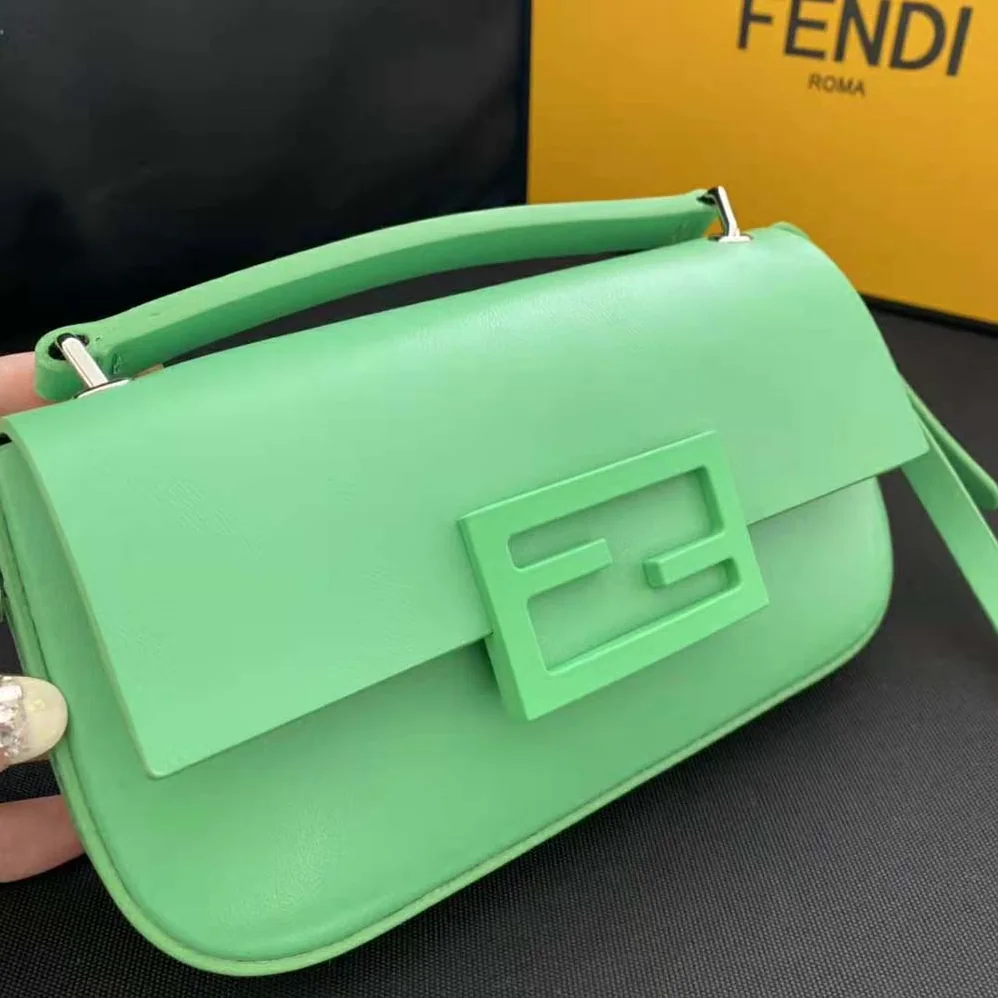 Fendi Baguette Phone Pouch Green Patent Leather Pouch for Women Fendi Baguette Phone Pouch Green Patent Leather Pouch for Women