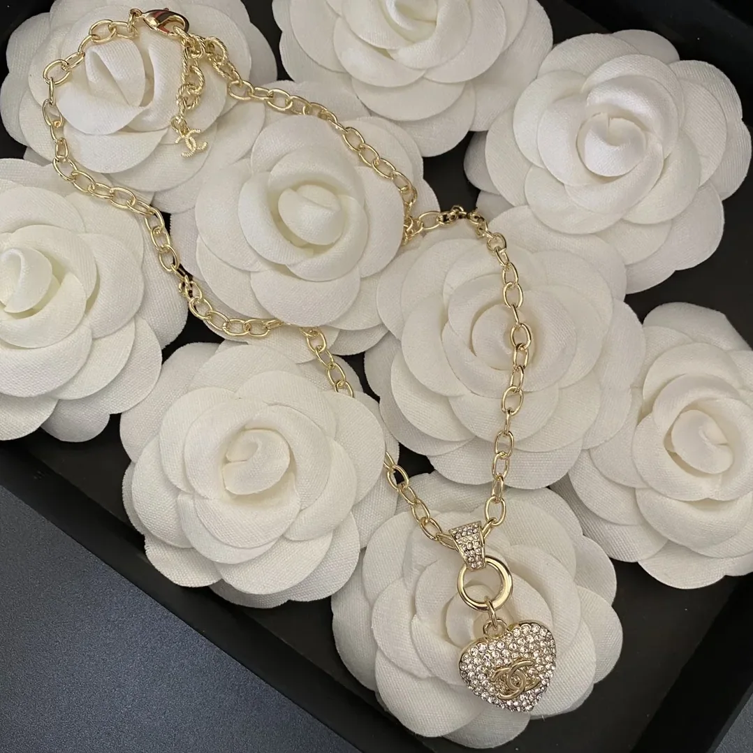 Chanel Twinkle Heart Chain Necklace Gold Tone Chanel Twinkle Heart Chain Necklace Gold Tone