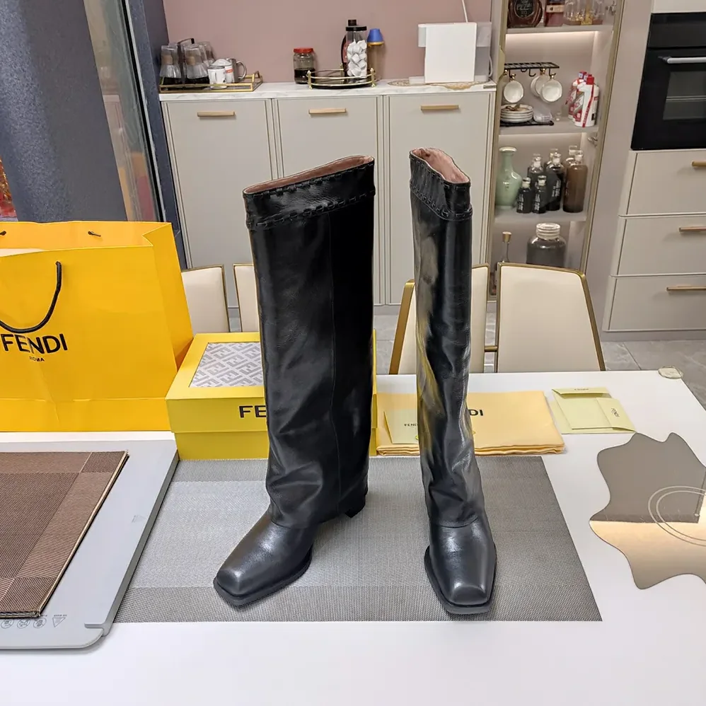 Fendi Show Black Leather Hhigh for Women in heeled Boots Fendi Show Black Leather Hhigh for Women in heeled Boots