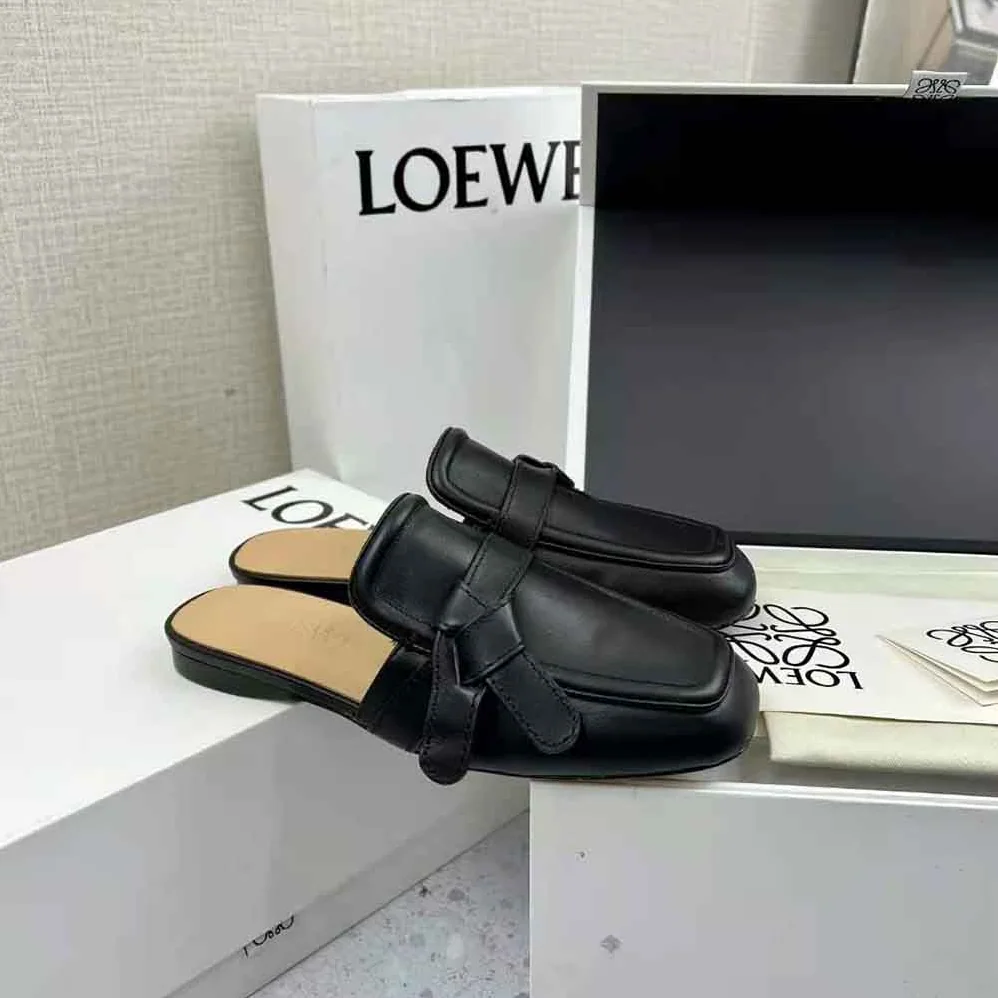 Loewe Gate Flat Mule in Calfskin for Women in Black Loewe Gate Flat Mule in Calfskin for Women in Black
