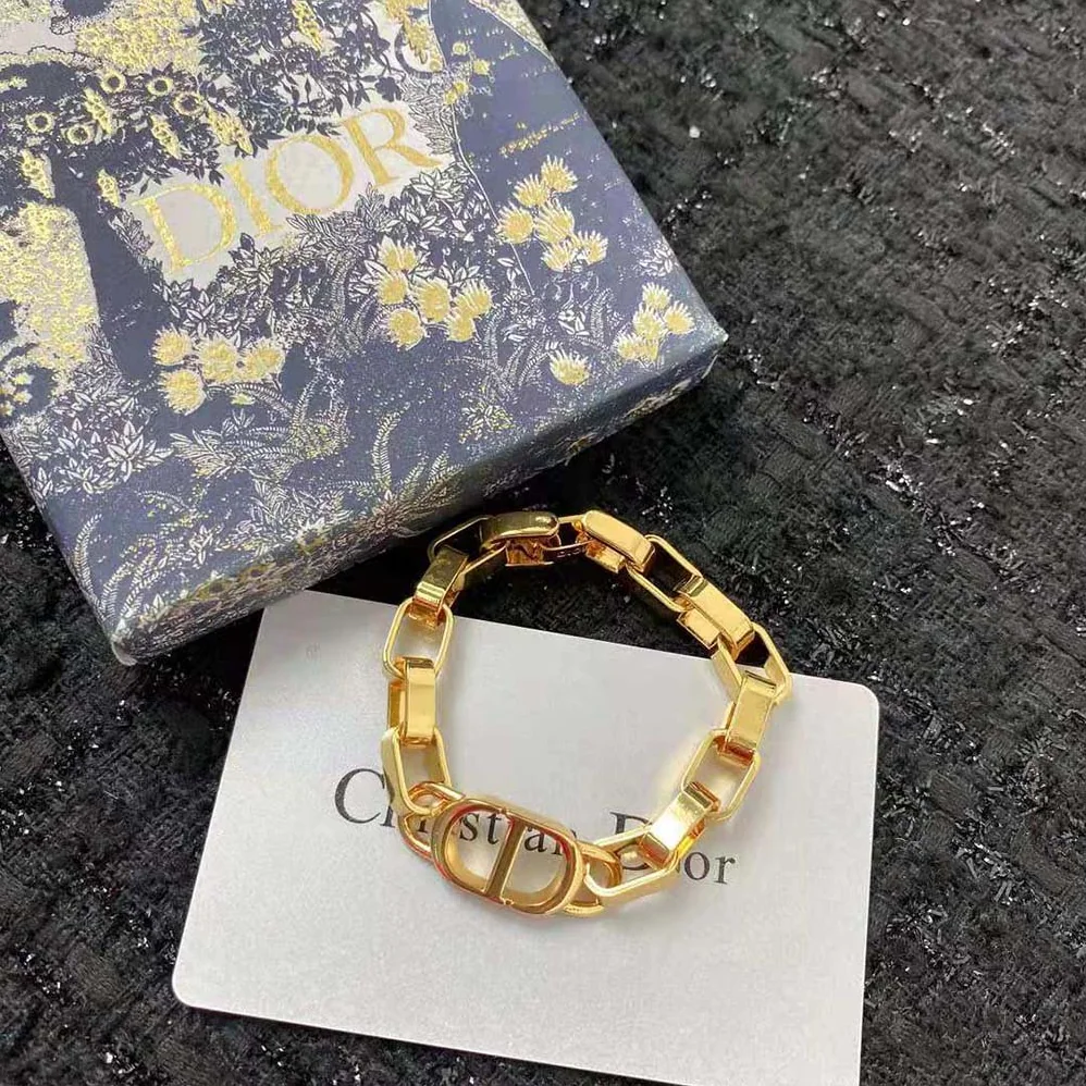 Dior 30 Montaigne Bracelet Gold for Women in Finish Metal Dior 30 Montaigne Bracelet Gold for Women in Finish Metal