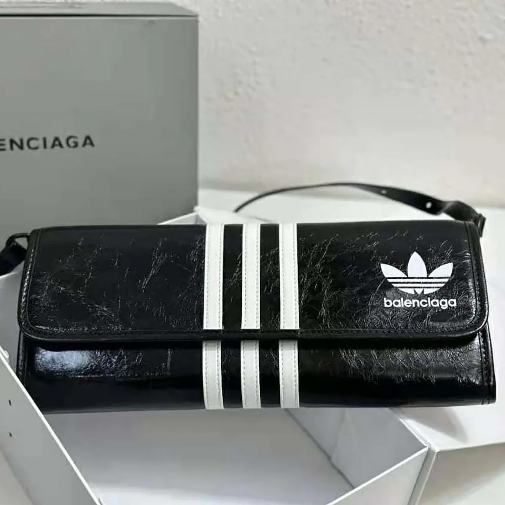 Balenciaga Balenciaga / Adidas Wallet on Strap in Black for Women Balenciaga Balenciaga / Adidas Wallet on Strap in Black for Women