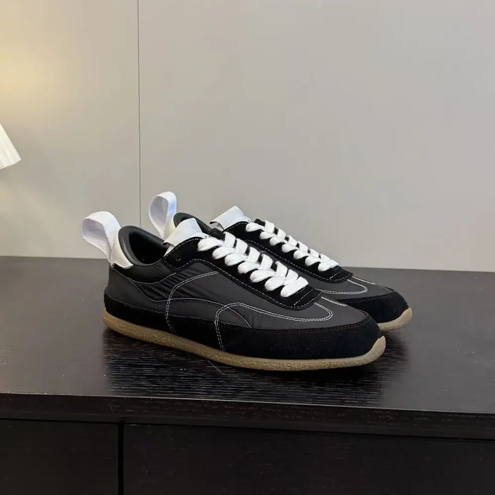 Alexander Mcqueen EC1 Sneaker in Black for Unisex in White Alexander Mcqueen EC1 Sneaker in Black for Unisex in White