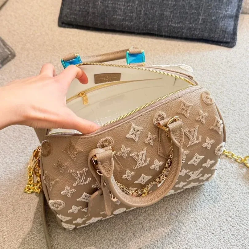 Louis Vuitton Speedy Bandouliere 25 Top Handle Bag in Light Brown