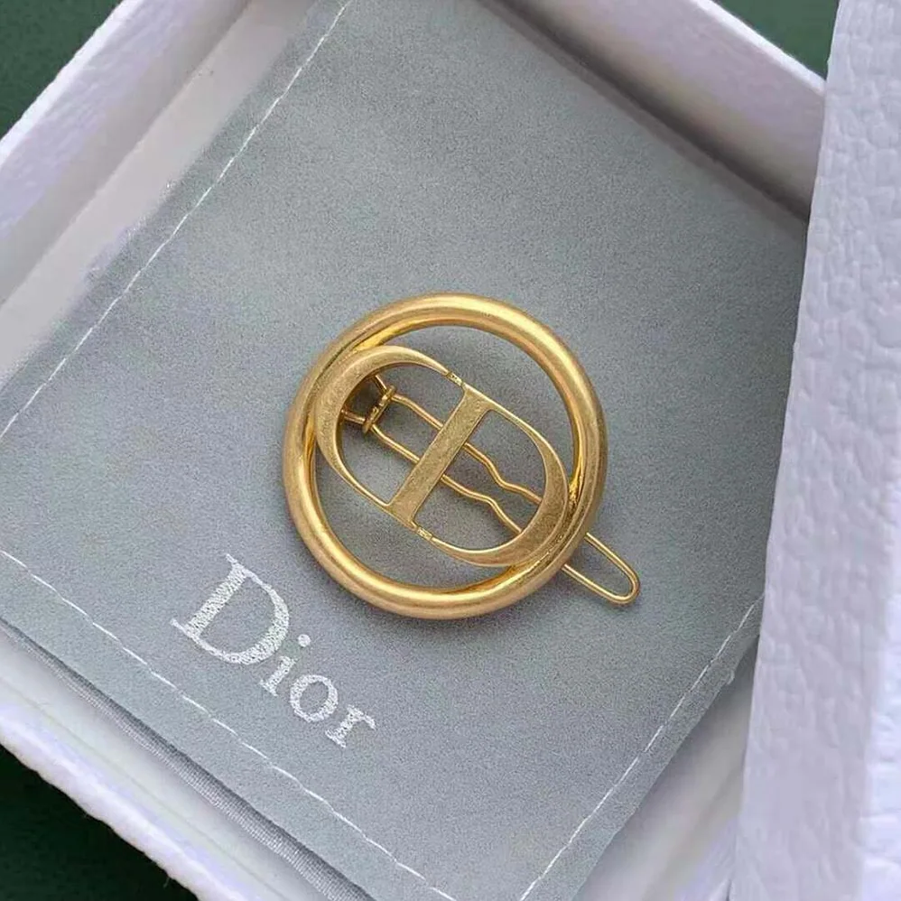 Dior 30 Montaigne Barrette Gold for Women in Finish Metal Dior 30 Montaigne Barrette Gold for Women in Finish Metal