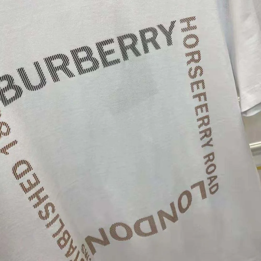 Burberry Horseferry Square Print Cotton T-shirt for Women in White Burberry Horseferry Square Print Cotton T-shirt for Women in White