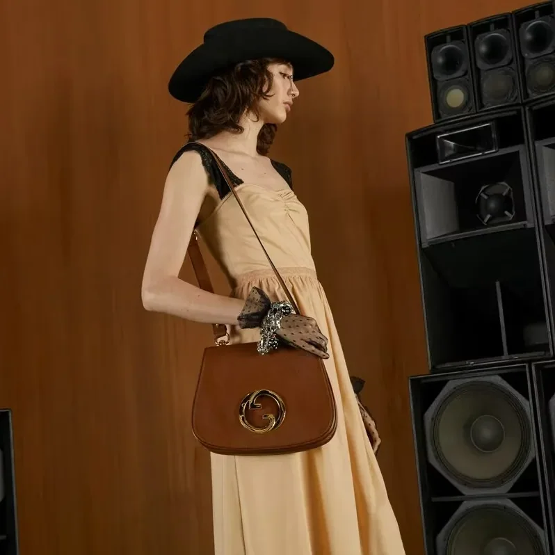 Gucci Blondie Medium Shoulder Bag in Brown Gold Hardware Gucci Blondie Medium Shoulder Bag in Brown Gold Hardware