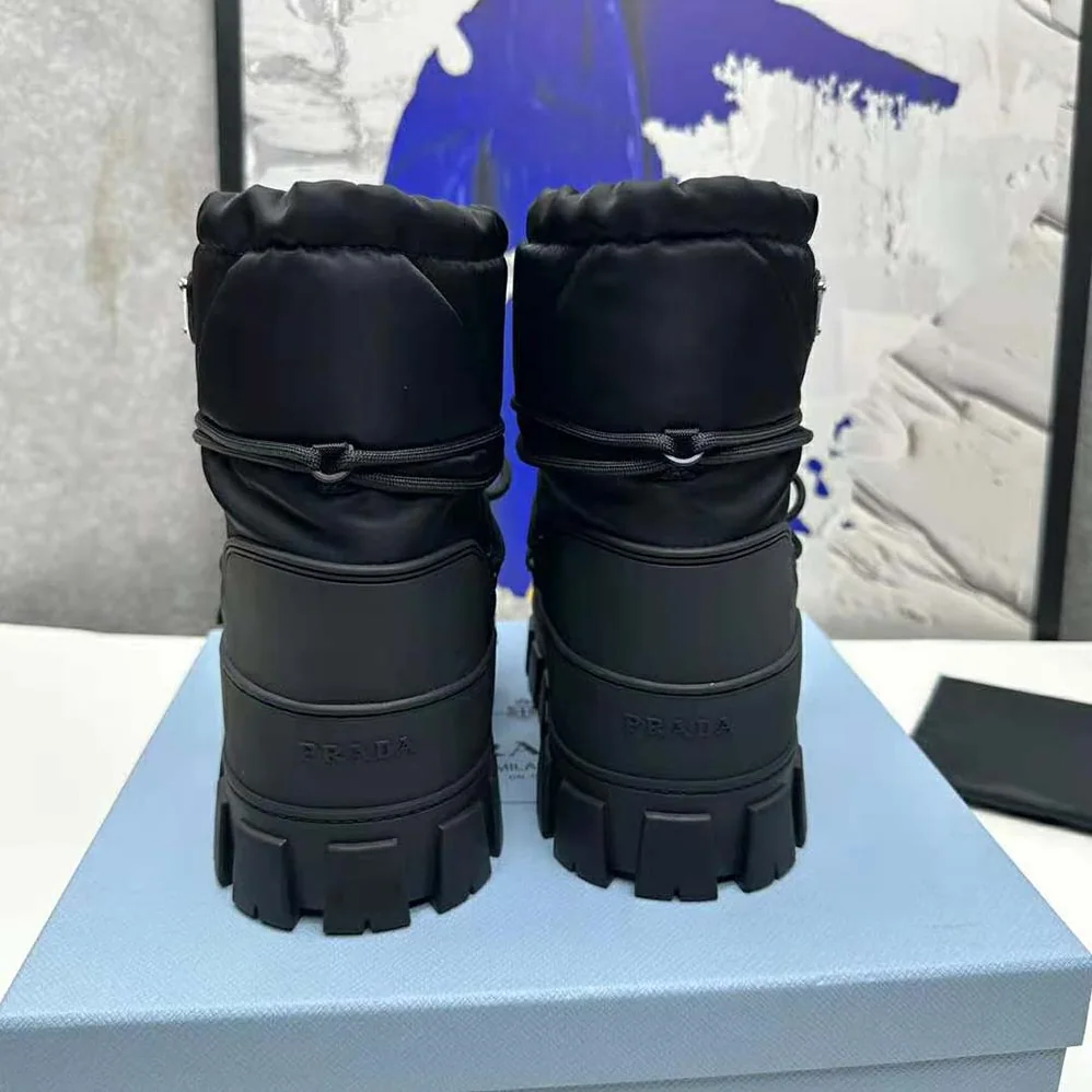 Prada Nylon Gabardine Après-ski Boots for Women in Black Prada Nylon Gabardine Après-ski Boots for Women in Black