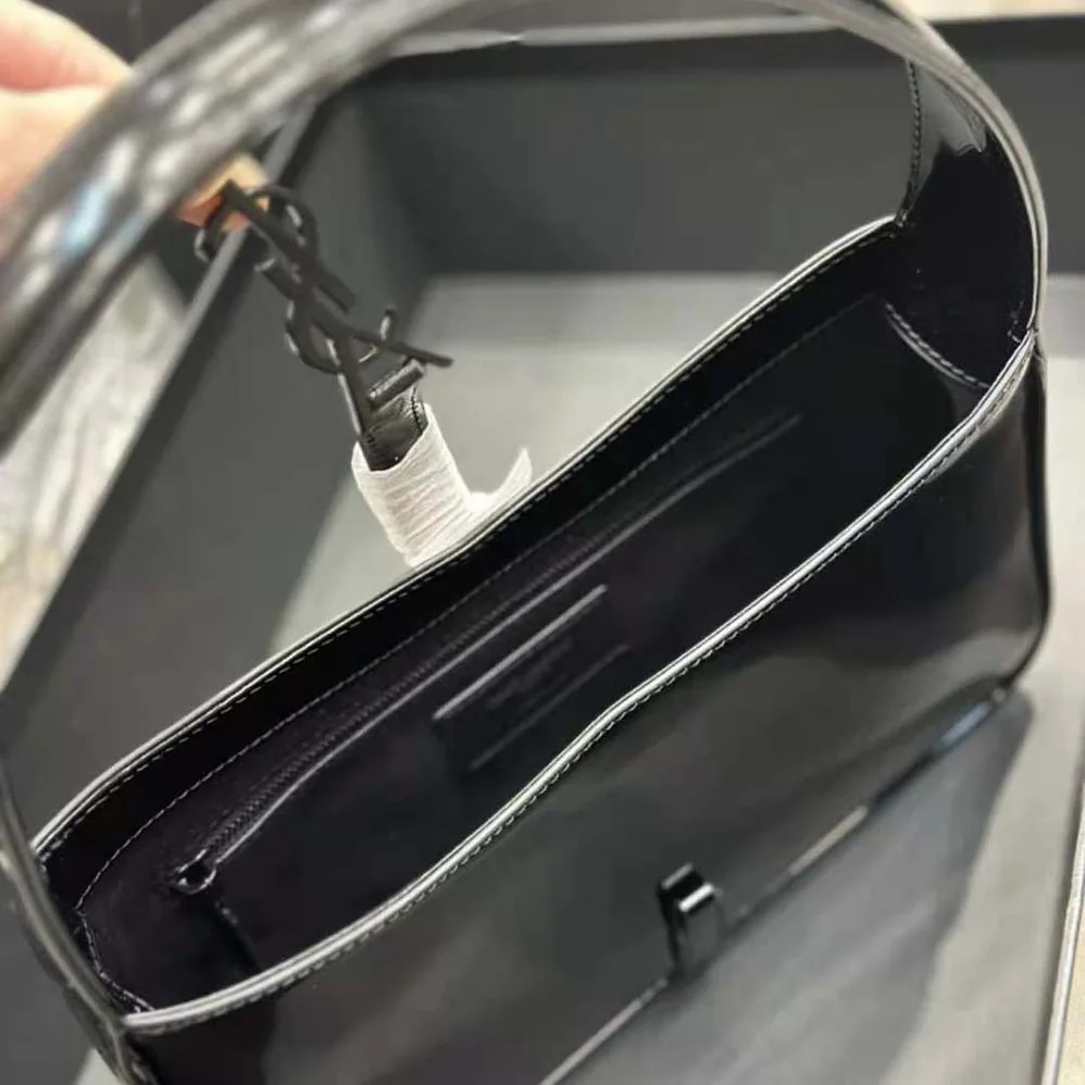 Saint Laurent YSL Le 5 à 7 in Shiny Leather for Women in Black
