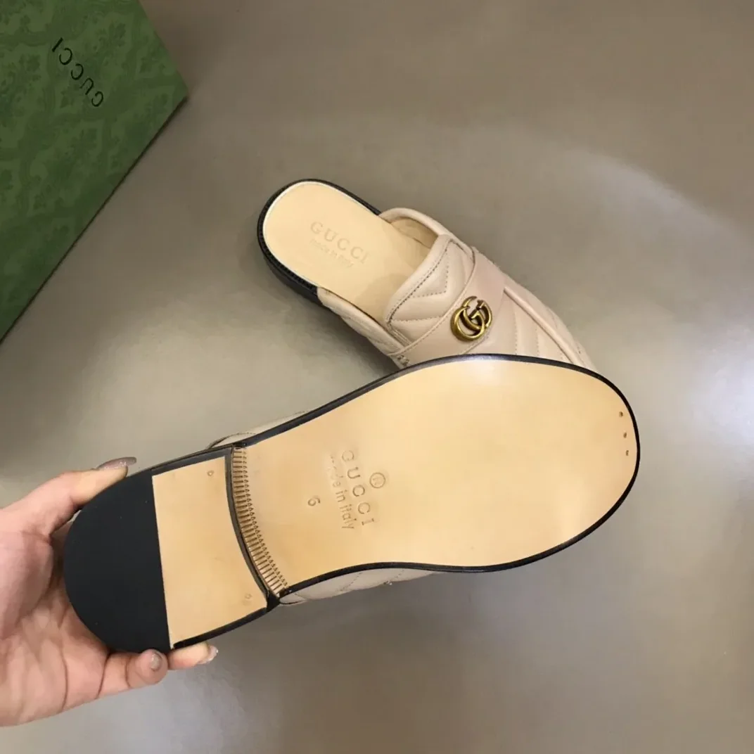 Gucci Slipper With Interlocking G Beige Gucci Slipper With Interlocking G Beige