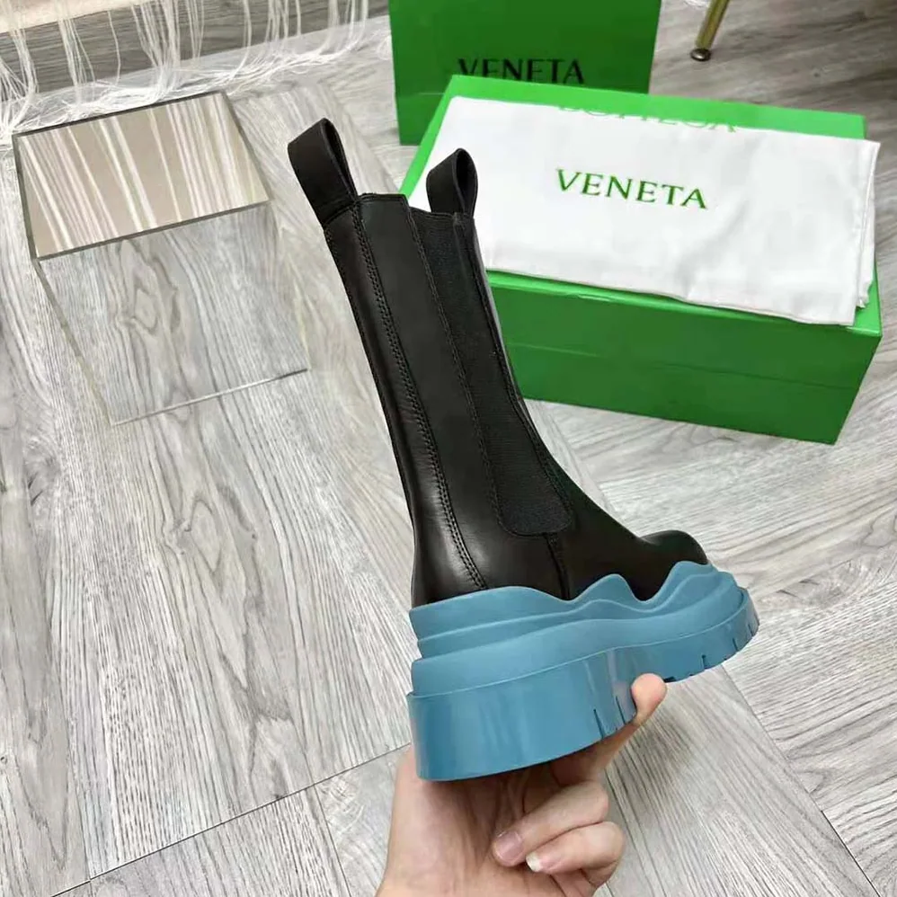 Bottega Veneta Tire Chelsea Boot in Vegetally-Tanned Leather for Unisex in Blue Bottega Veneta Tire Chelsea Boot in Vegetally-Tanned Leather for Unisex in Blue