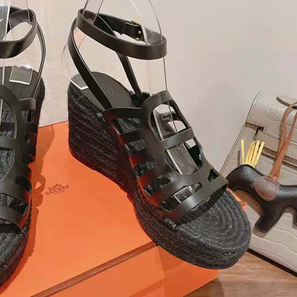 Hermes Catalya Espadrille in Calfskin with “Chaine D'Ancre” Motif for Women in Black Hermes Catalya Espadrille in Calfskin with “Chaine D'Ancre” Motif for Women in Black