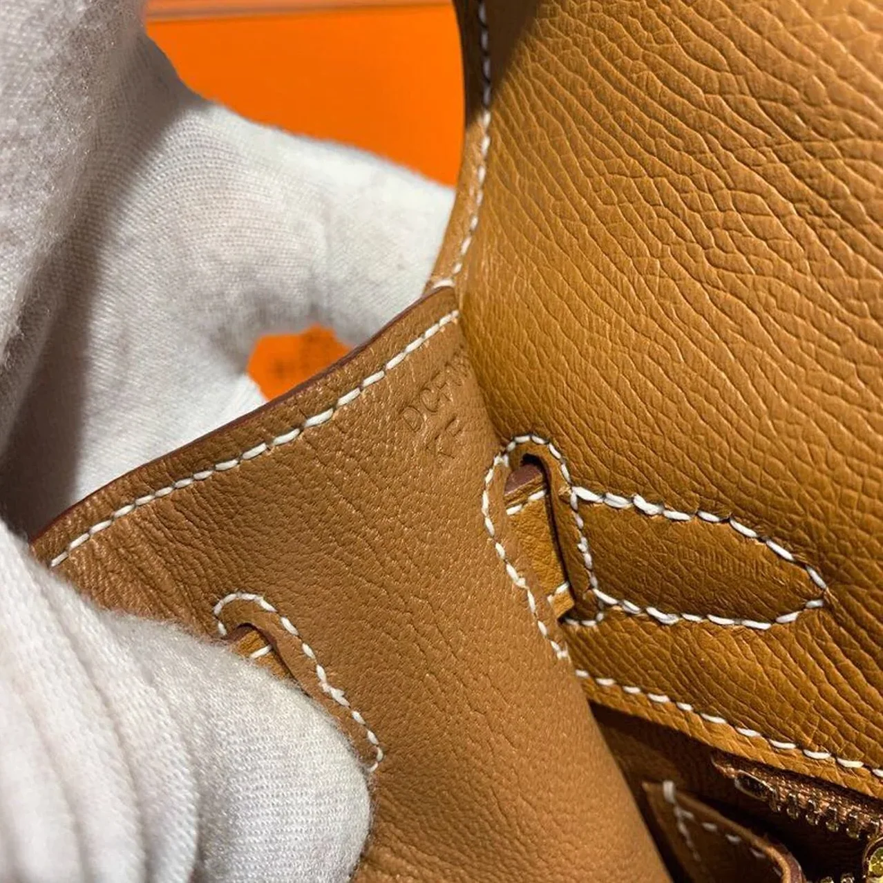 Hermes Kelly Gold Gold Toned Hardware / Hermes Kelly Gold Gold Toned Hardware /