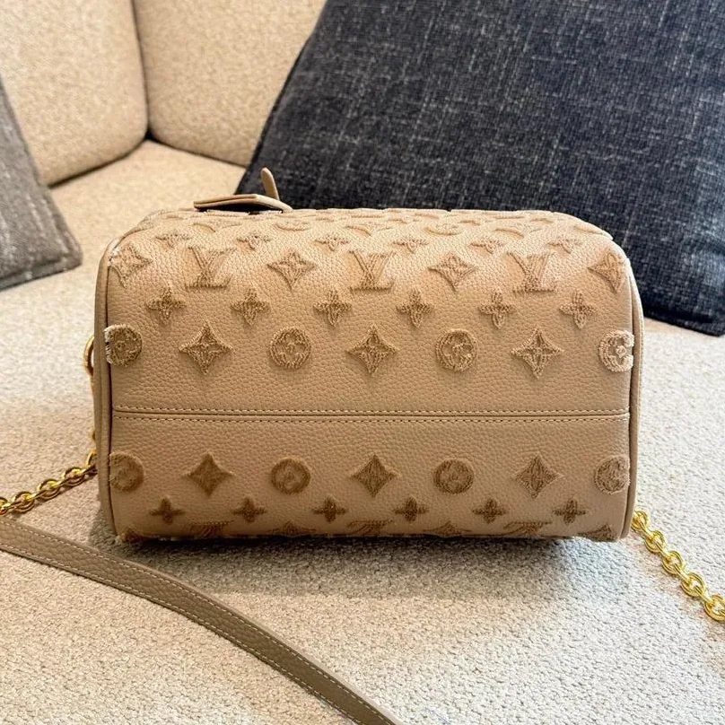 Louis Vuitton Speedy Bandouliere 25 Top Handle Bag in Light Brown