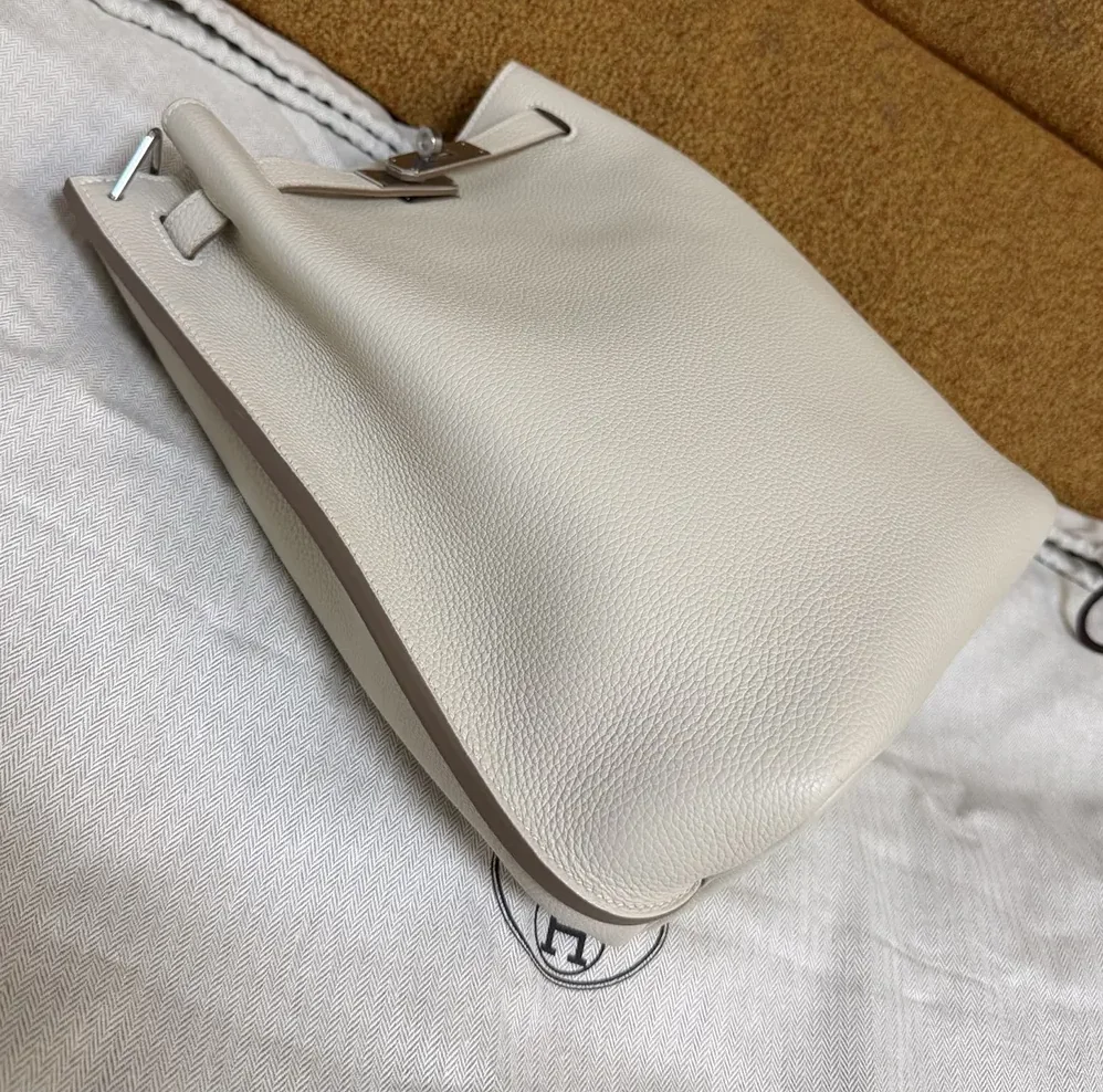 Hermes Togo So Kelly 22 Palladium Hardware for Unisex in White Hermes Togo So Kelly 22 Palladium Hardware for Unisex in White